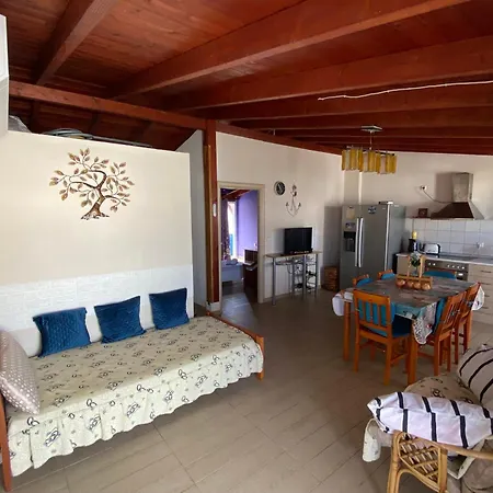 Nikos Meltemi Family Penthouse *