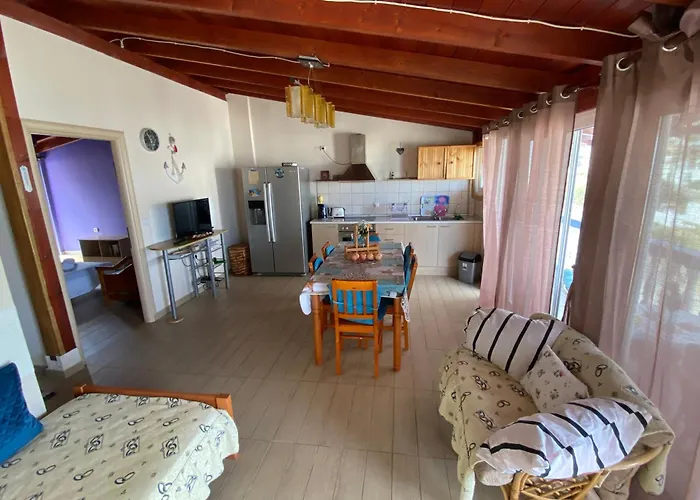 Nikos Meltemi Family Penthouse Daire *