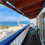 Nikos Meltemi Family Penthouse Apartament