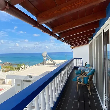 Nikos Meltemi Family Penthouse 아파트