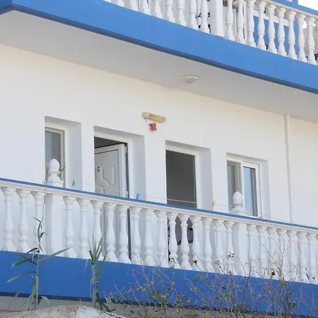 Nikos Meltemi Family Penthouse *